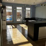 Sloneczny Penthouse Z Tarasem I Jacuzzi 8 2 Osob Stadion Narodowy Francuska Lägenhet