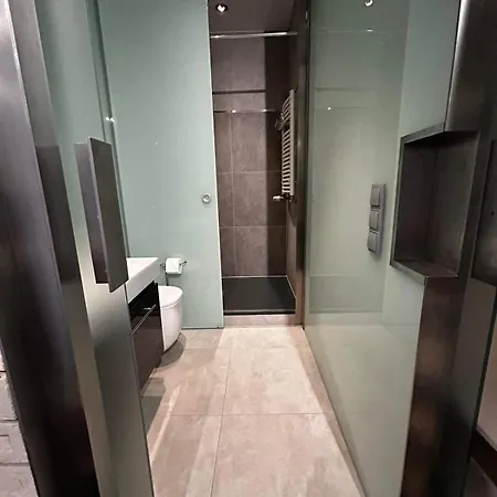 Sloneczny Penthouse Z Tarasem I Jacuzzi 8 2 Osob Stadion Narodowy Francuska وارسو