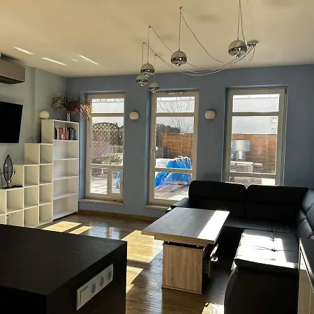 Słoneczny Penthouse z tarasem i jacuzzi 8 plus 2 osób Stadion Narodowy Francuska Apartamento Varsovia