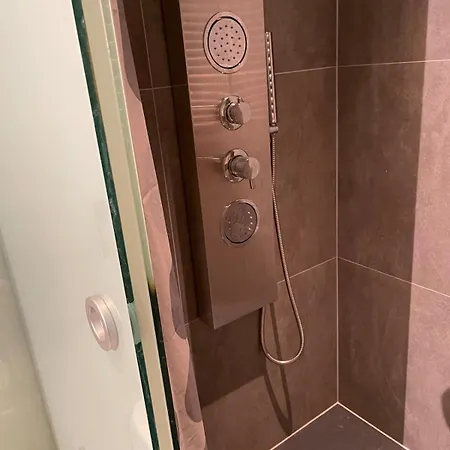 Sloneczny Penthouse Z Tarasem I Jacuzzi 8 2 Osob Stadion Narodowy Francuska وارسو
