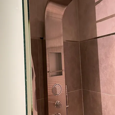 Sloneczny Penthouse Z Tarasem I Jacuzzi 8 2 Osob Stadion Narodowy Francuska وارسو