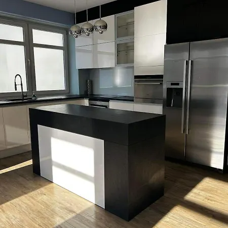 Słoneczny Penthouse Z Tarasem I Jacuzzi 8 2 Osób Stadion Narodowy Francuska Apartament