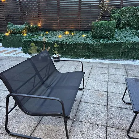 Sloneczny Penthouse Z Tarasem I Jacuzzi 8 2 Osob Stadion Narodowy Francuska