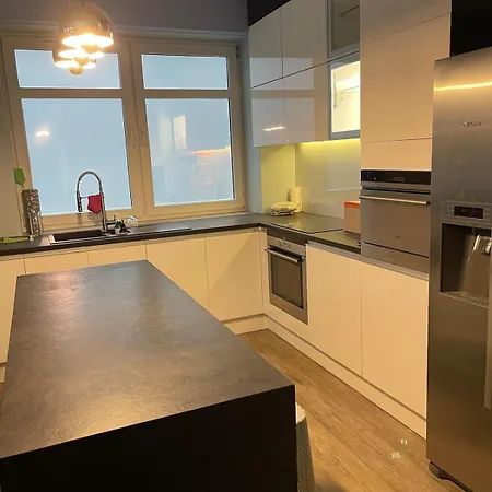 Sloneczny Penthouse Z Tarasem I Jacuzzi 8 2 Osob Stadion Narodowy Francuska