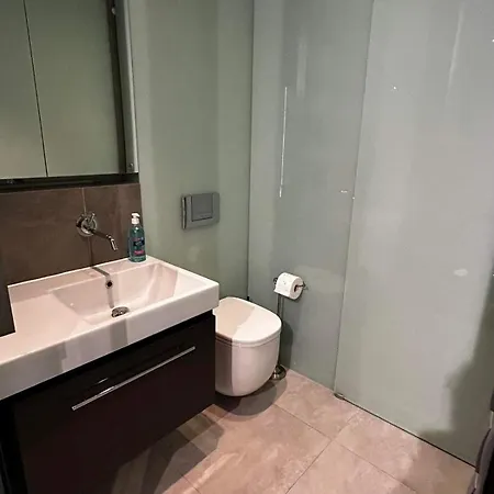 Słoneczny Penthouse z tarasem i jacuzzi 8 plus 2 osób Stadion Narodowy Francuska Apartamento Varsovia