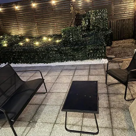 Apartamento Słoneczny Penthouse z tarasem i jacuzzi 8 plus 2 osób Stadion Narodowy Francuska Varsovia