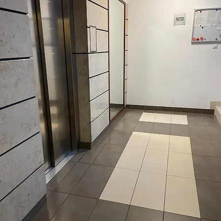 Sloneczny Penthouse Z Tarasem I Jacuzzi 8 2 Osob Stadion Narodowy Francuska شقة وارسو