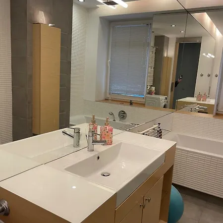 Słoneczny Penthouse z tarasem i jacuzzi 8 plus 2 osób Stadion Narodowy Francuska *
