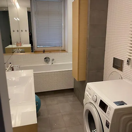 Słoneczny Penthouse z tarasem i jacuzzi 8 plus 2 osób Stadion Narodowy Francuska Apartamento