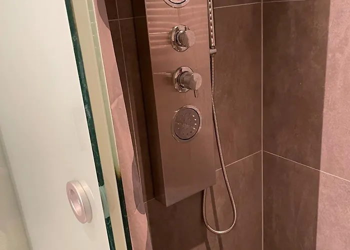 Sloneczny Penthouse Z Tarasem I Jacuzzi 8 2 Osob Stadion Narodowy Francuska 바르샤바