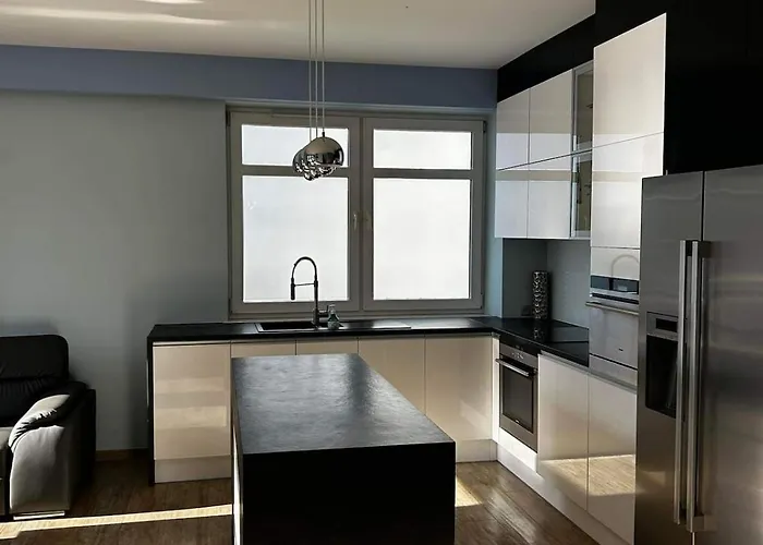 Sloneczny Penthouse Z Tarasem I Jacuzzi 8 2 Osob Stadion Narodowy Francuska