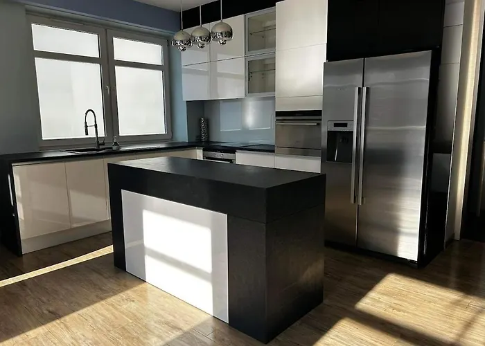 Sloneczny Penthouse Z Tarasem I Jacuzzi 8 2 Osob Stadion Narodowy Francuska 아파트