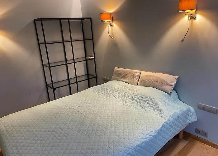 Sloneczny Penthouse Z Tarasem I Jacuzzi 8 2 Osob Stadion Narodowy Francuska 아파트 *