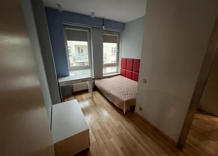 Sloneczny Penthouse Z Tarasem I Jacuzzi 8 2 Osob Stadion Narodowy Francuska 아파트 바르샤바