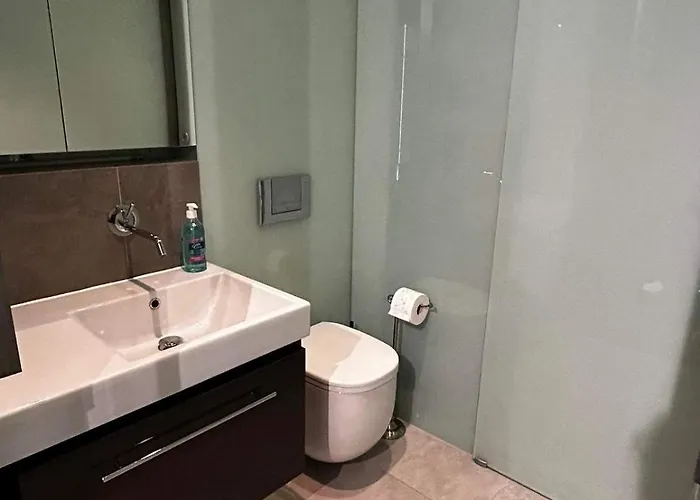 Sloneczny Penthouse Z Tarasem I Jacuzzi 8 2 Osob Stadion Narodowy Francuska 아파트 바르샤바