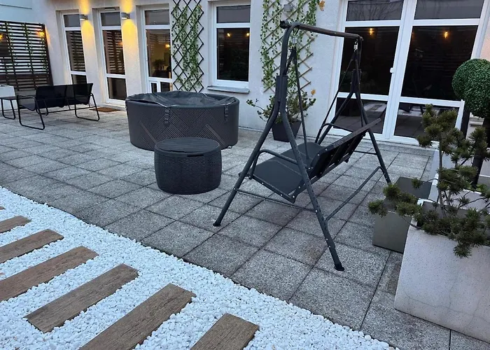 Sloneczny Penthouse Z Tarasem I Jacuzzi 8 2 Osob Stadion Narodowy Francuska