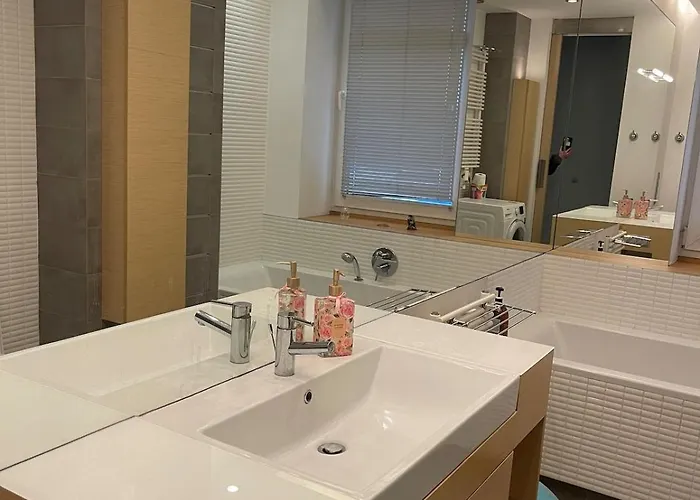 Sloneczny Penthouse Z Tarasem I Jacuzzi 8 2 Osob Stadion Narodowy Francuska *