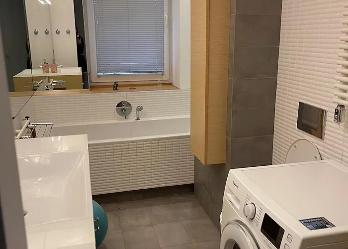 Sloneczny Penthouse Z Tarasem I Jacuzzi 8 2 Osob Stadion Narodowy Francuska 아파트