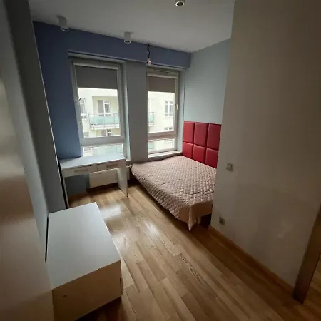 Sloneczny Penthouse Z Tarasem I Jacuzzi 8 2 Osob Stadion Narodowy Francuska Daire Varşova